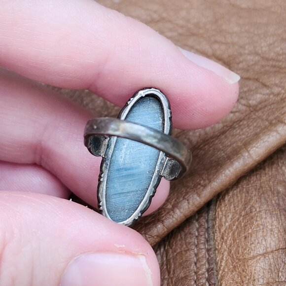 Harriet Ring / Vintage Sterling Silver Hematite Ring with Heart Engraved Band - Picture 6 of 12